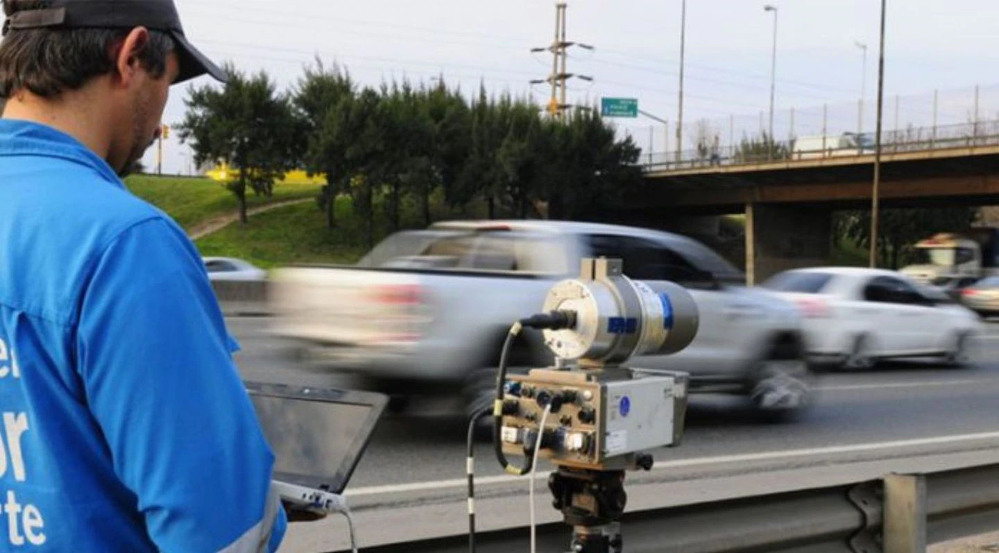 Evitar accidentes y ordenar la ciudad: los múltiples usos de las multas de tránsito