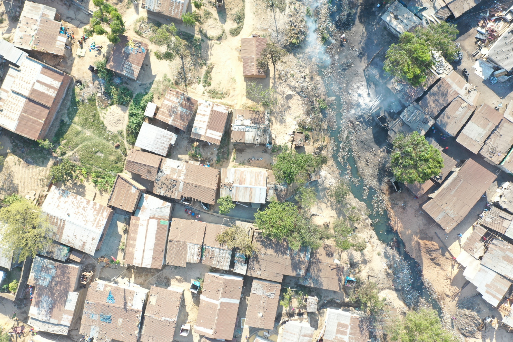 Buscan reducir la destrucción de viviendas por inundaciones en una localidad vulnerable de África