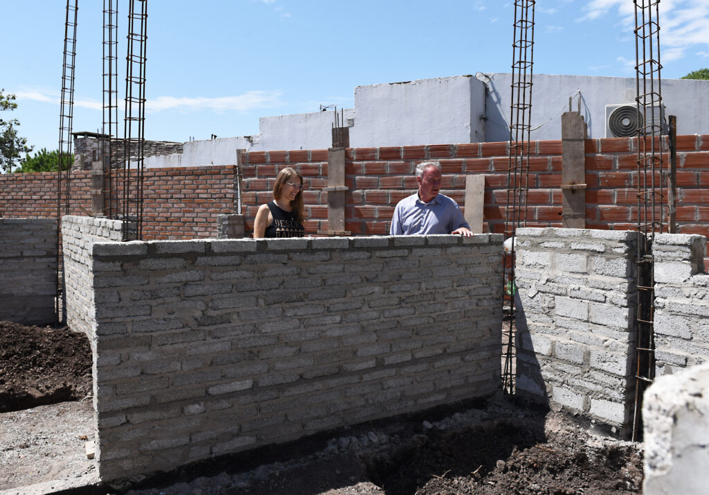 Ladrillos con plásticos reciclados: la solución habitacional sustentable de una ciudad argentina