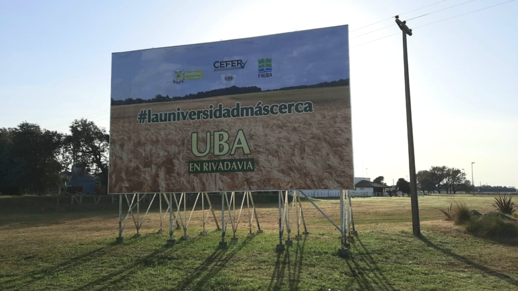 Universidad público en Rivadavia. 