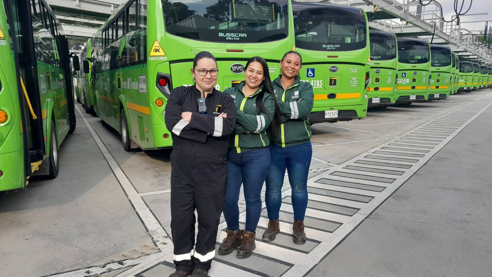 Una opción ecológica liderada por mujeres: Bogotá prueba un nuevo modelo de transporte público