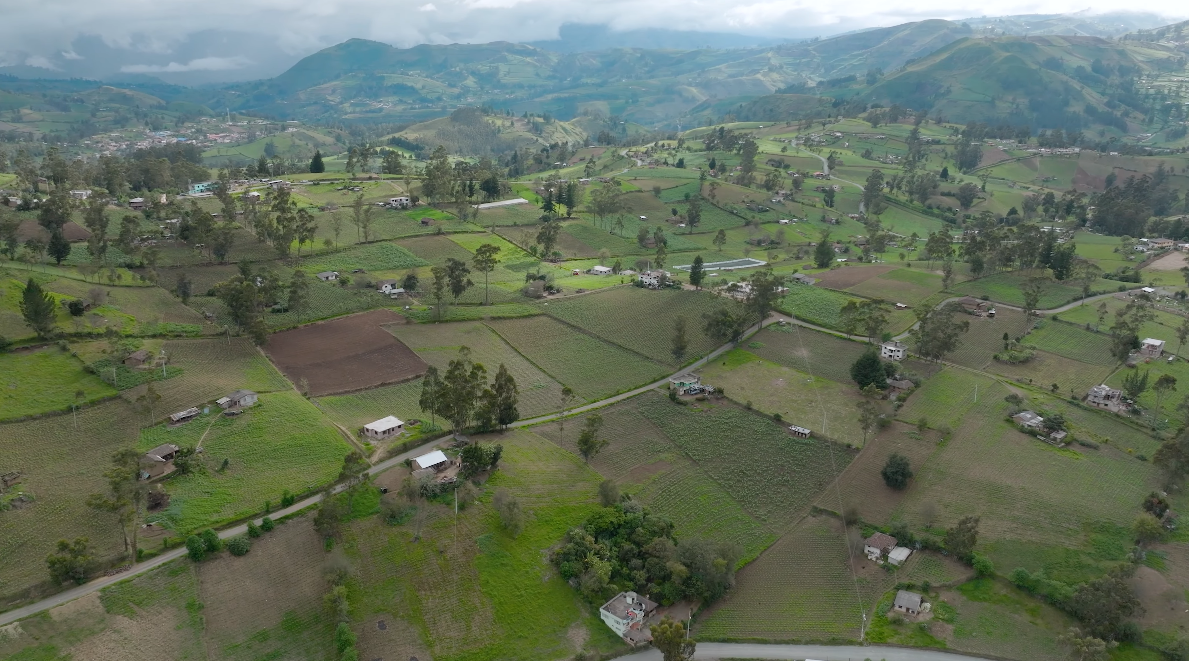 “Cultivar el agua”: la estrategia de comunidades andinas para conservar el recurso más preciado de sus páramos 